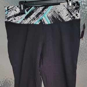 NWT Livi Active Black Capri Leggings Size 14/16